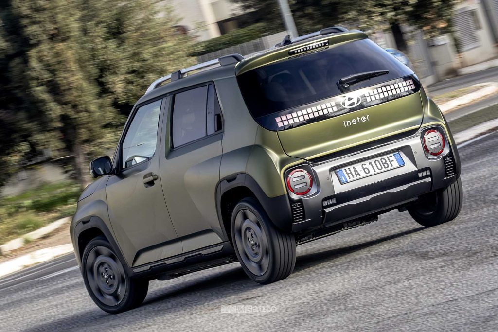 Hyundai Inster Cross test su strada
