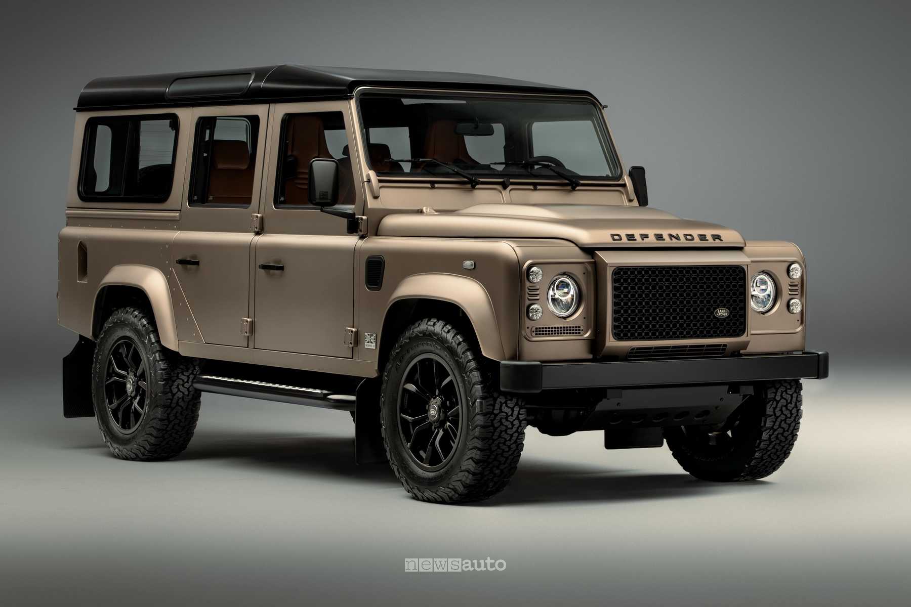 Defender storico 4×4 restauro Land Rover Classic con il V8 e personalizzazione OCTA