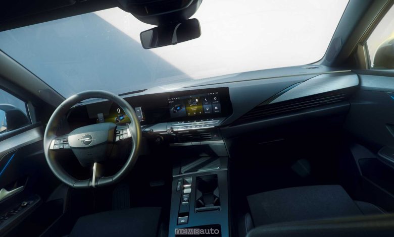 Nuova Opel Astra plancia abitacolo