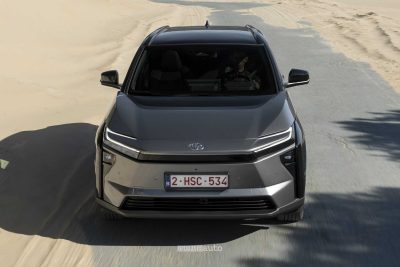 Nuova Toyota bZ4X AWD su strada