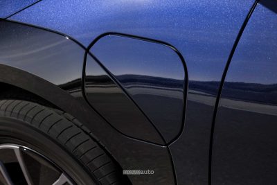 Nuova Toyota bZ4X FWD vano per la ricarica