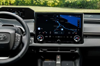 Nuova Toyota bZ4X AWD navigatore display infotainment
