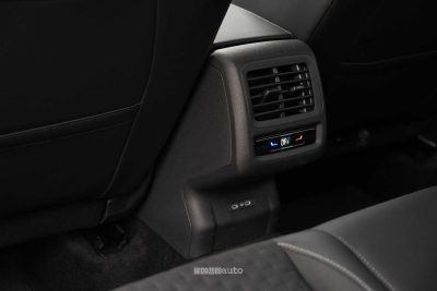 Nuova Volkswagen T-Roc R Line clima fila posteriore