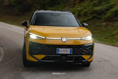 Nuova Volkswagen T-Roc R Line su strada