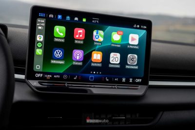 Nuova Volkswagen T-Roc R Line display infotainment Apple CarPlay