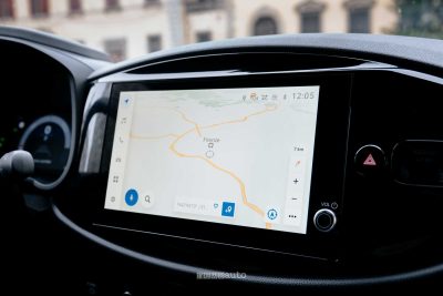 Nuova Toyota Aygo X GR Sport display infotainment