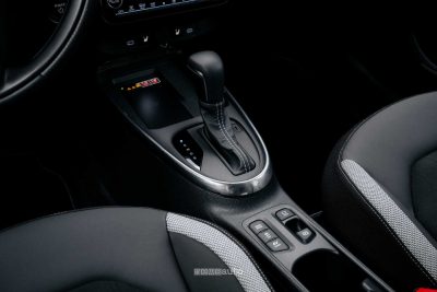 Nuova Toyota Aygo X GR Sport leva cambio automatico