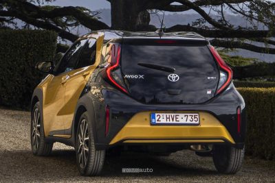 Nuova Toyota Aygo X GR Sport posteriore 3/4