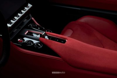 Toyota GR GT console con i comandi del cambio