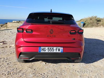 Il posteriore rinnovato della nuova Renault Clio