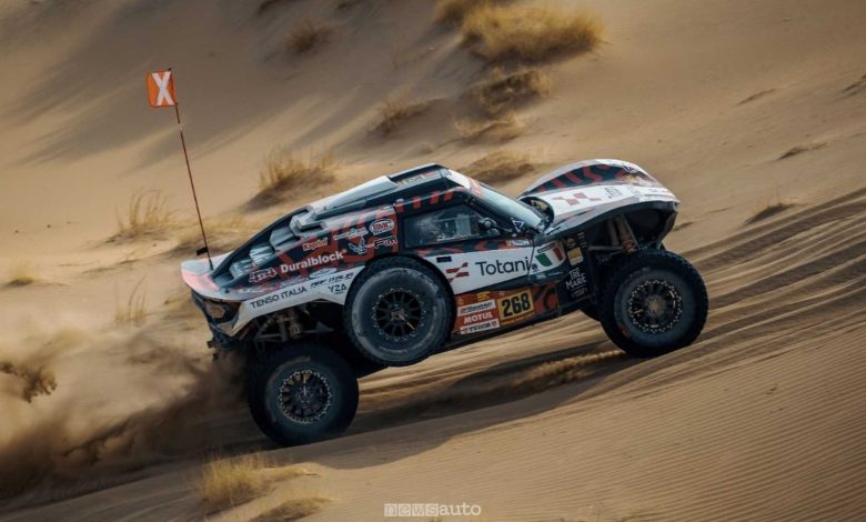 Nel corso della Tappa 11 della Dakar 2026, il buggy dei fratelli Totani ha avuto problemi alla pompa della benzina.