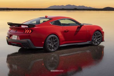 Ford Mustang Dark Horse SC posteriore 3/4
