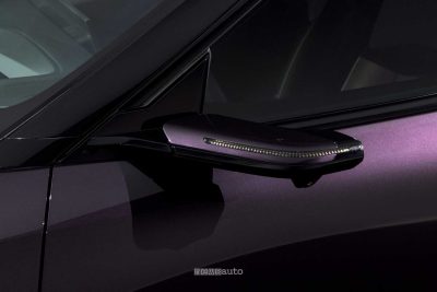 Mazda CX-6e specchietti laterali digitali