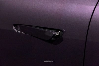 Mazda CX-6e maniglia a scomparsa