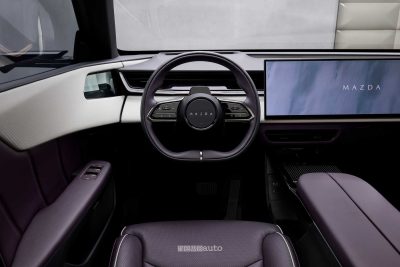 Mazda CX-6e volante, plancia abitacolo