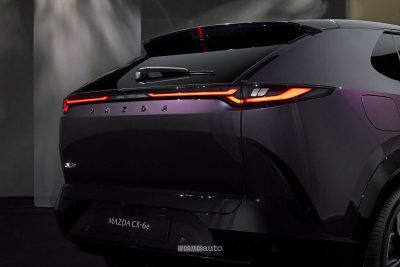 Mazda CX-6e portellone posteriore