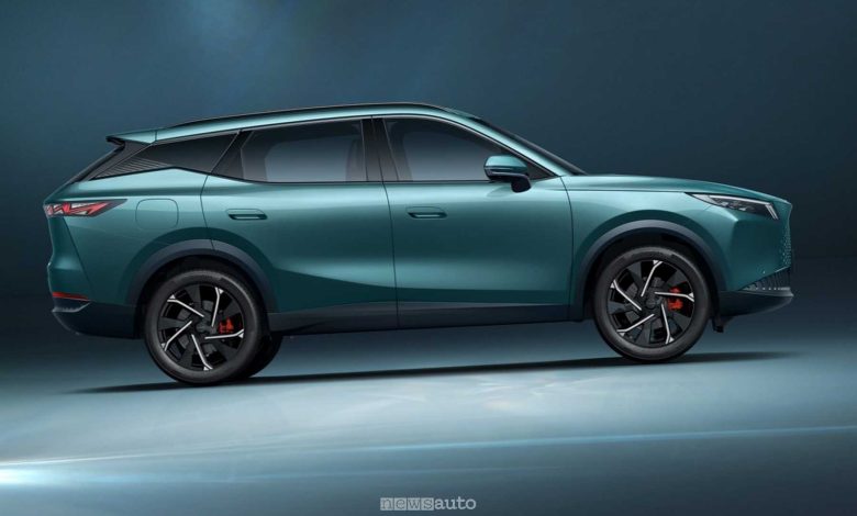 Omoda 7 SHS-P laterale