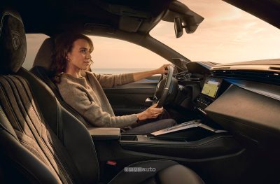 Peugeot 408 2026 sedili anteriori